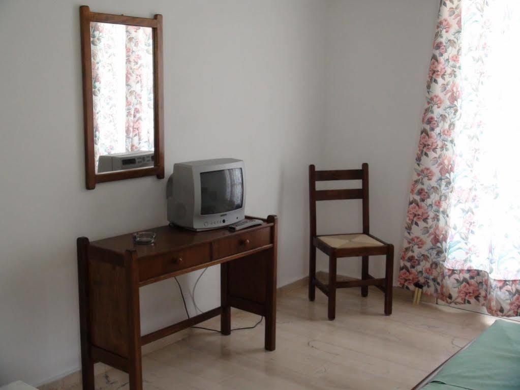 Filoxenia & Aparthotel Poros (Kefalonia)