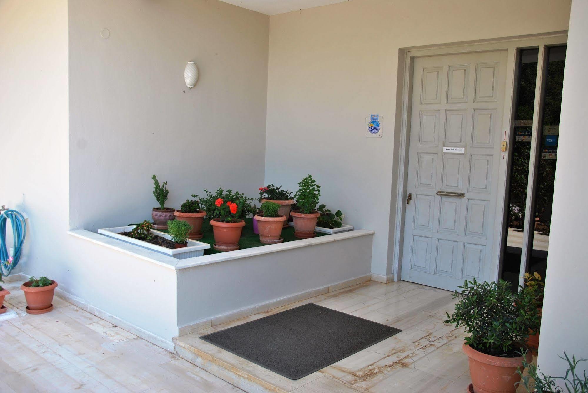 Filoxenia & Aparthotel Poros (Kefalonia)